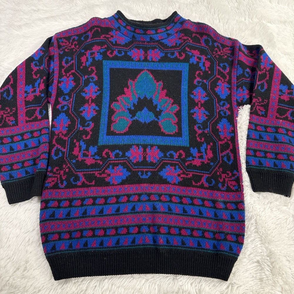 Stylish Black and Blue Patterned Crewneck Sweater